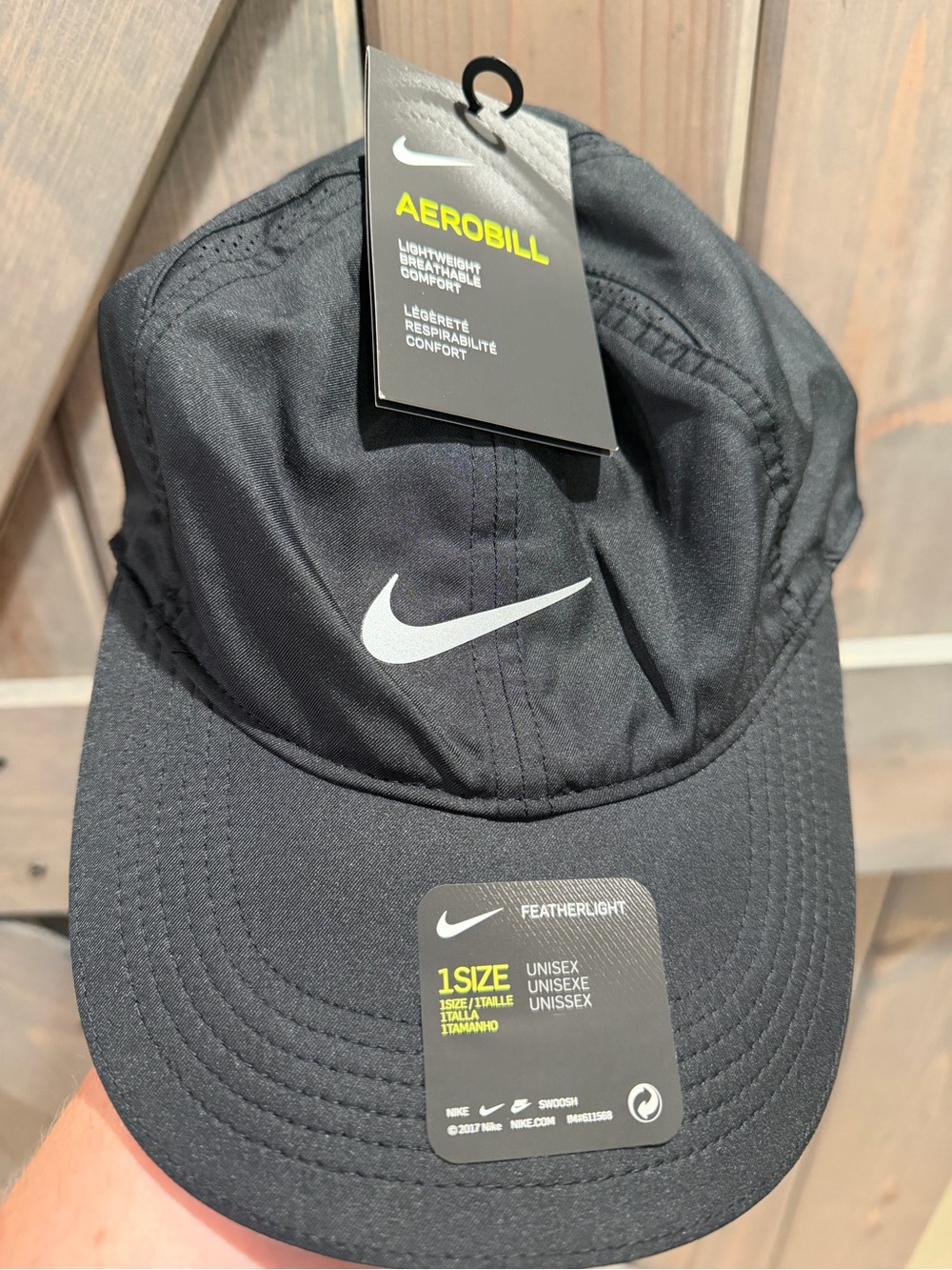 NWT Nike Black Aerobill Featherlight Running CapWhite Swoosh gym activewear